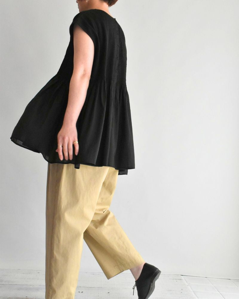 Crew-neck French Sleeve Shirt with Mini Pintuck in Black