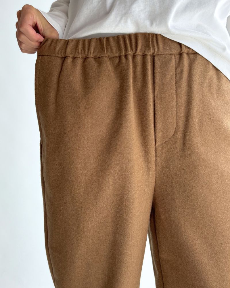 WOOL FLANNEL EASY TAPERED PANTS in Camel