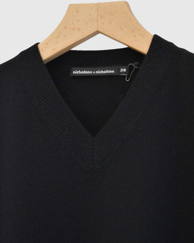 GINNY V-neck knit pullover in Black