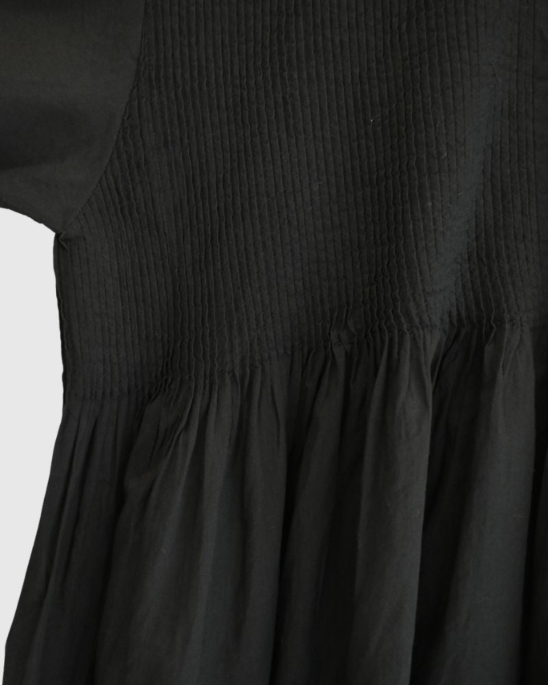 CREW-NECK PULLOVER HALF/SLEEVE SHIRT WITH MINI PINTUCK in Black