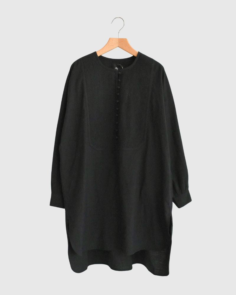 CREW-NECK BOSOM LONG SHIRT WITH MINI PINTUCK in Black
