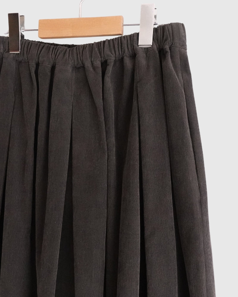 Easy Tuck Skirt (Corduroy) in Brown