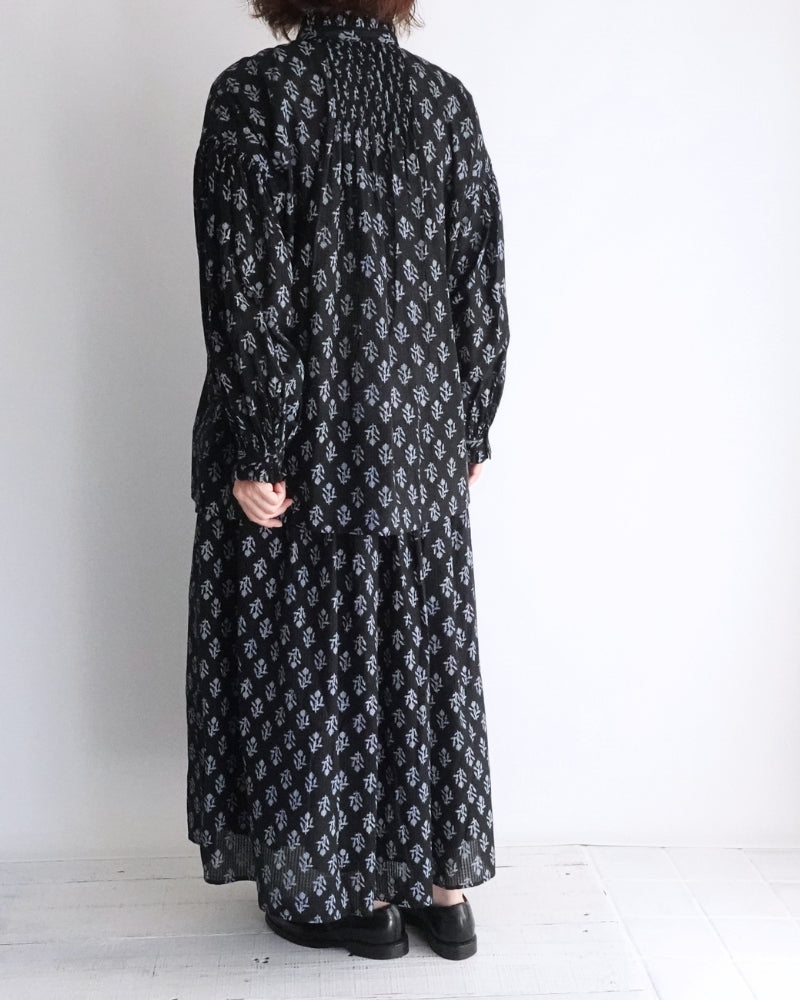FRILL COLLAR SHIRT WITH MINI PINTUCK in Black