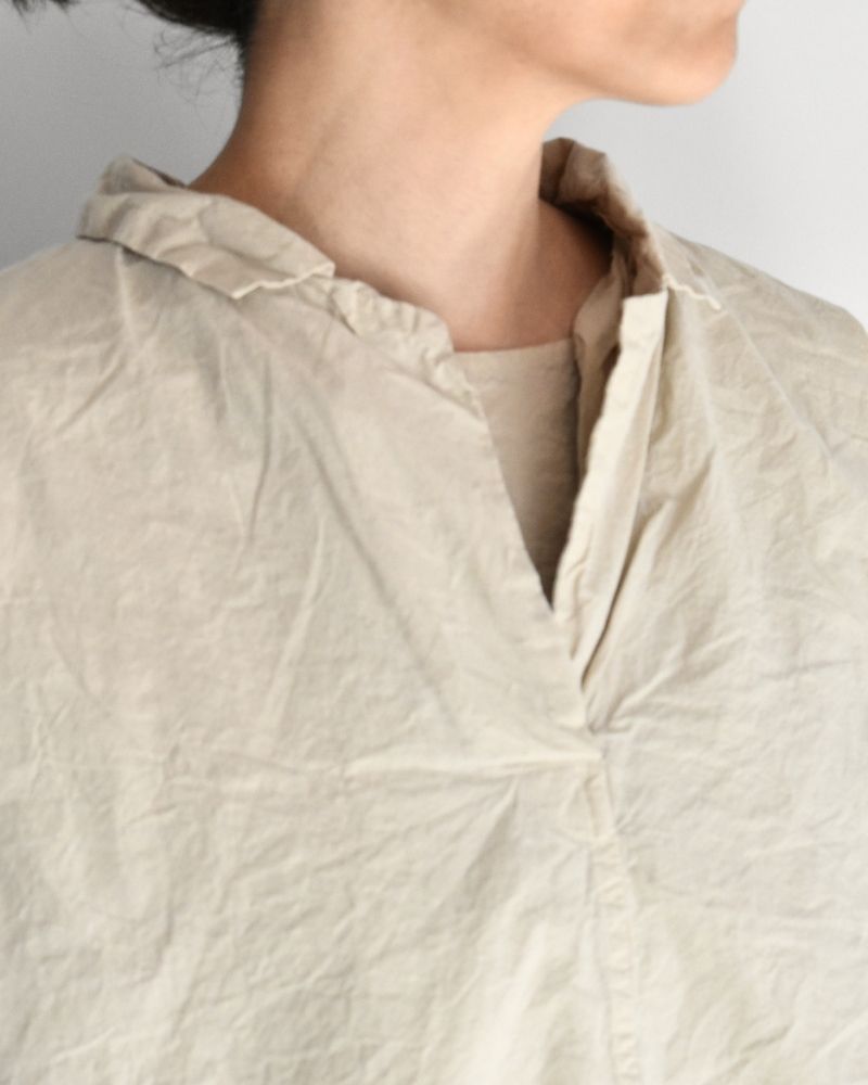 Shrink Open Collar Pullover Shirt in Beige