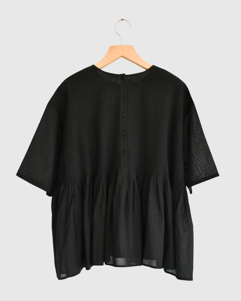 CREW-NECK PULLOVER HALF/SLEEVE SHIRT WITH MINI PINTUCK in Black