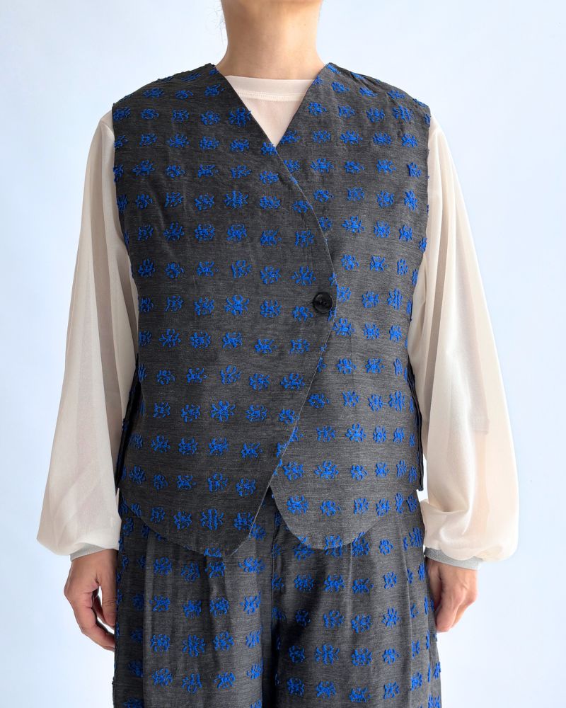 Jacquard Asymmetry Vest in Charcoal