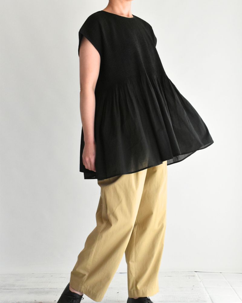Crew-neck French Sleeve Shirt with Mini Pintuck in Black