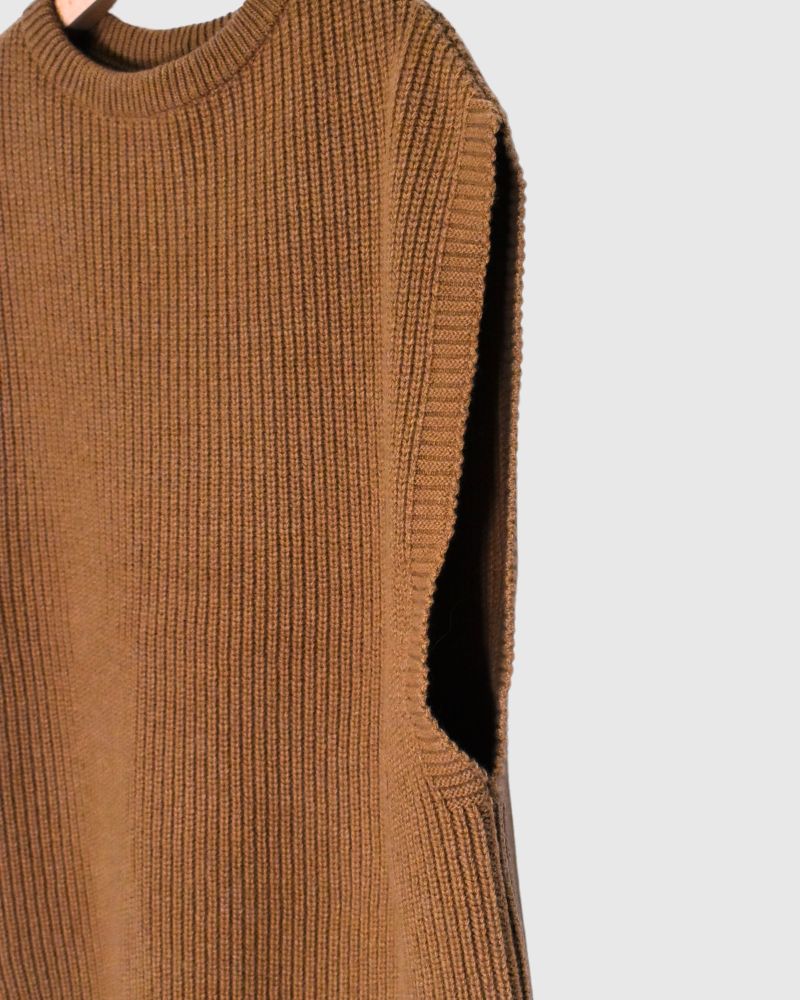 JAPAN RIDGE KNITTING VEST in Camel