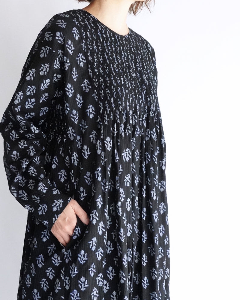 CREW-NECK P/O SHIRT DRESS WITH PINTUCK in Black