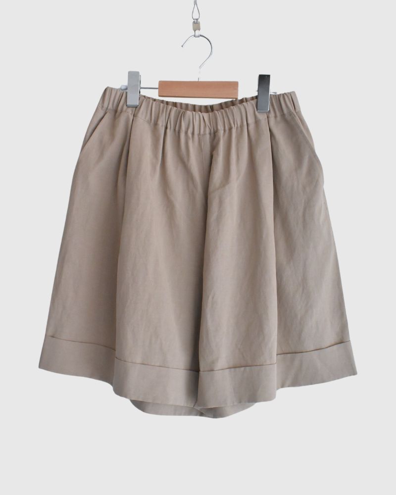 Wide Tuck Shorts in Beige
