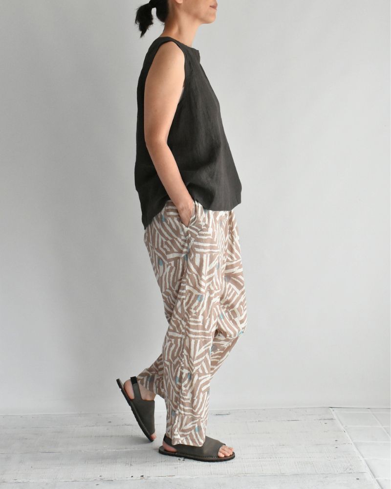 2-Way Sleeveless Blouse (Linen) in Brown