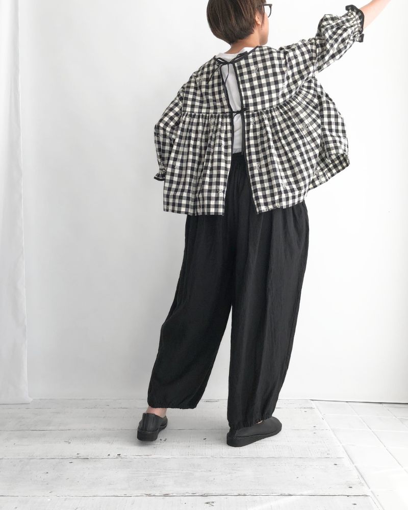 [Pre-order] S/S G1171 ORIGINAL EMBROIDERY LACE GINGHAM GATHER BLOUSE（Mid-March – End of March）