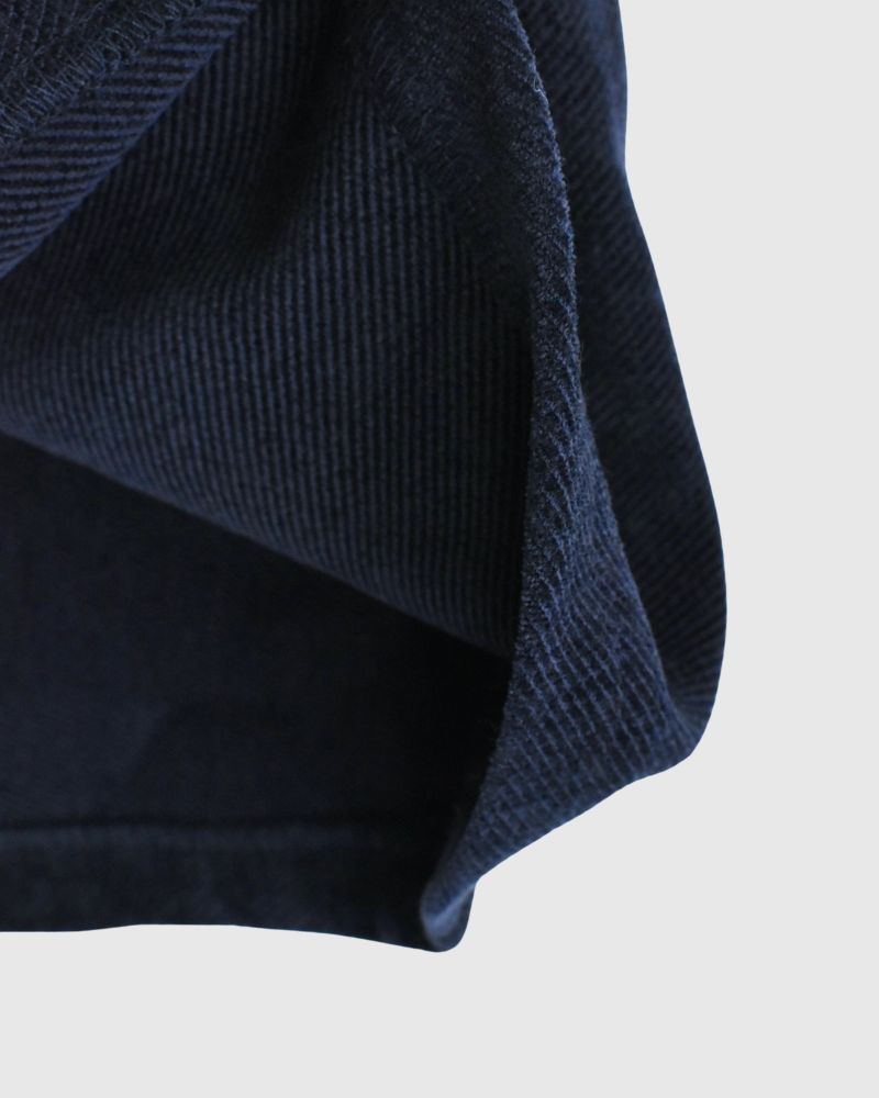 Tuck design skirt 'YELL' in Navy