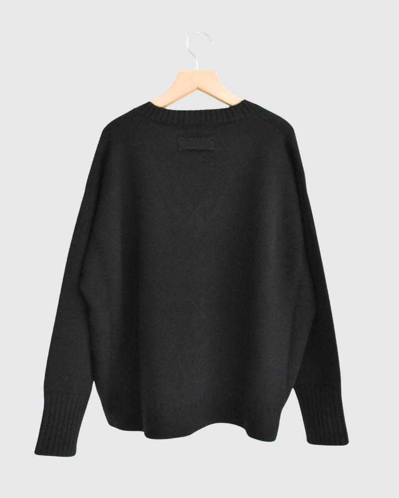 AURA V-neck knit pullover in Black
