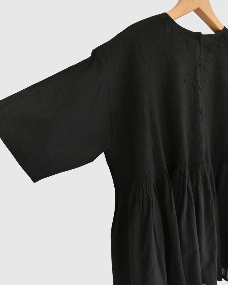 CREW-NECK PULLOVER HALF/SLEEVE SHIRT WITH MINI PINTUCK in Black