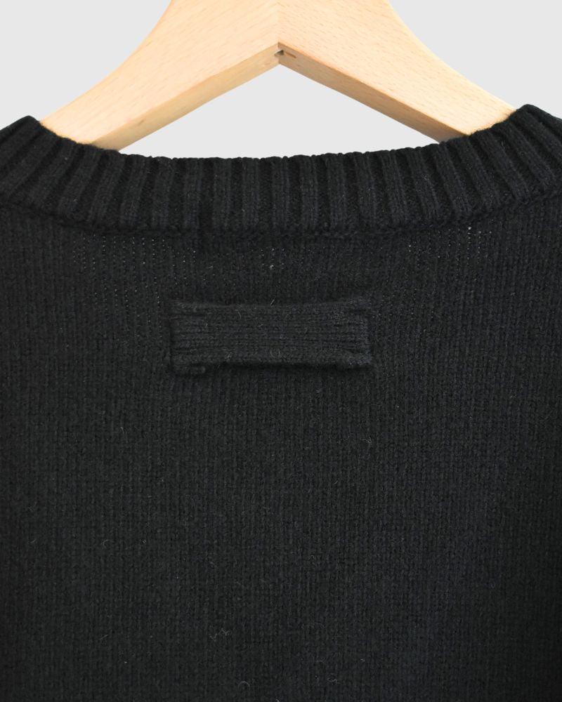 AURA V-neck knit pullover in Black