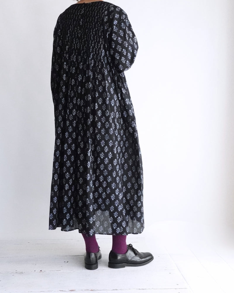 CREW-NECK P/O SHIRT DRESS WITH PINTUCK in Black