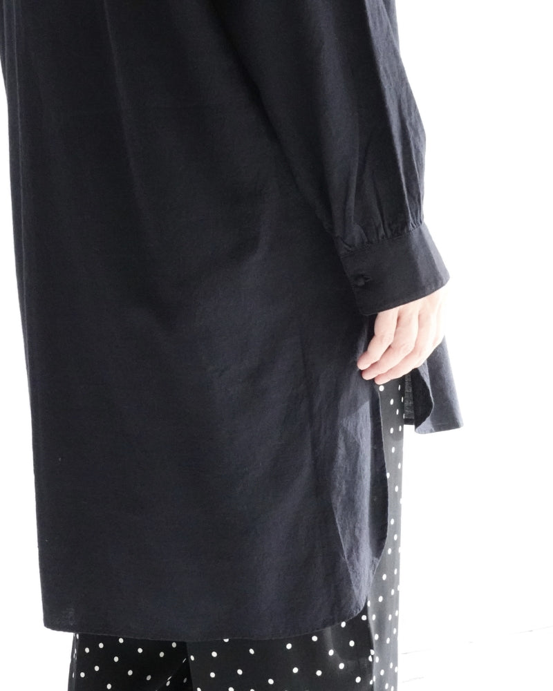 CREW-NECK BOSOM LONG SHIRT WITH MINI PINTUCK in Black