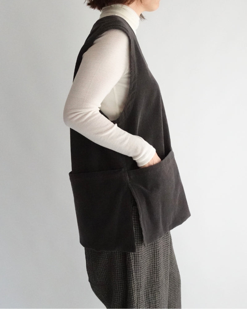 Work Pullover Vest (Corduroy) in Brown