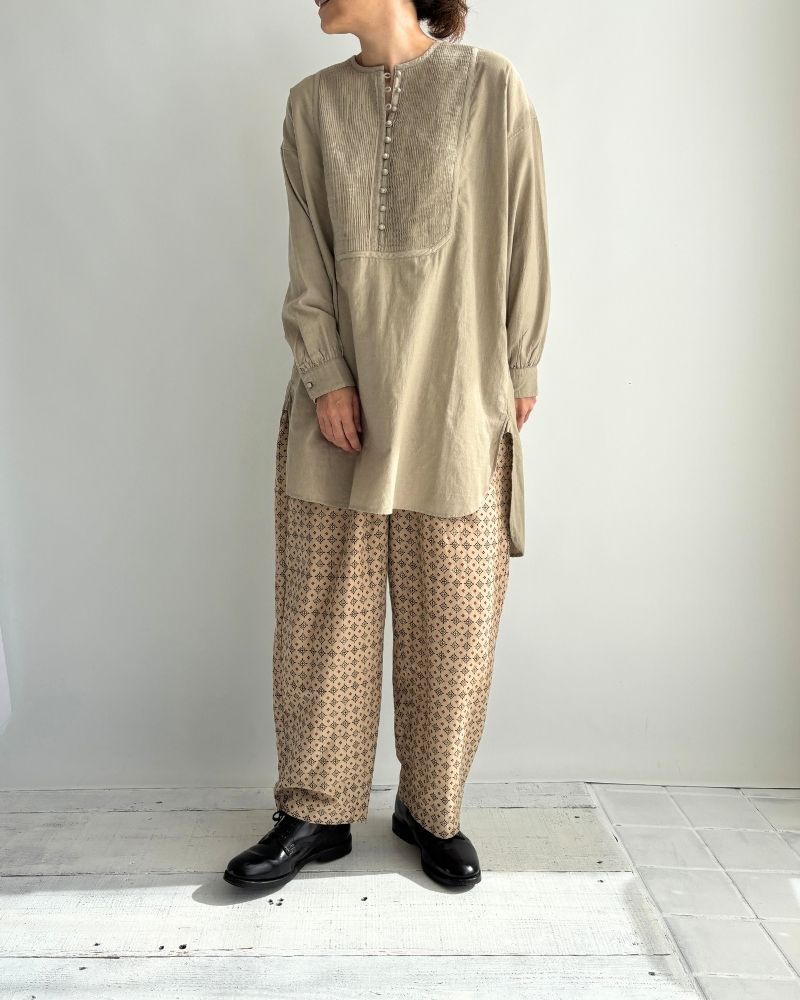 CREW-NECK BOSOM LONG SHIRT WITH MINI PINTUCK in Beige