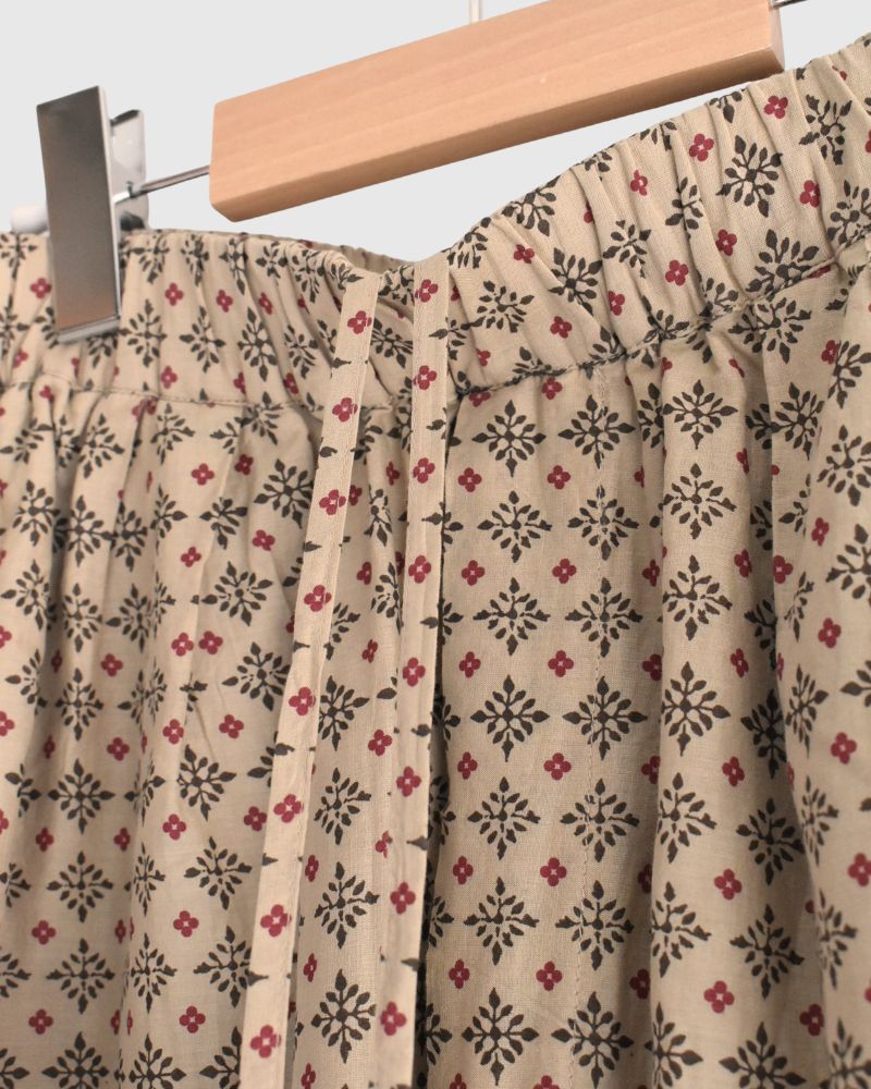 2TUCK TAPERED EASY PANTS in Beige