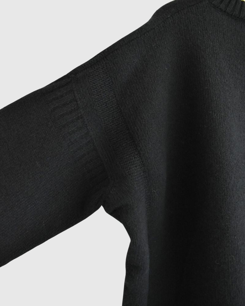 AURA V-neck knit pullover in Black