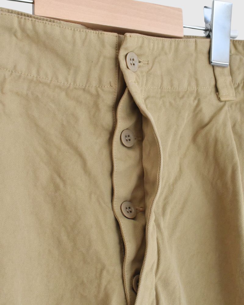 One-tuck Chino Pants in Beige
