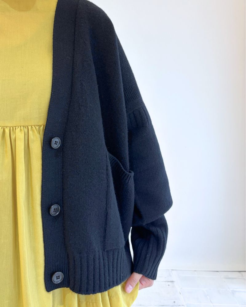 JANE V-neck Cardigan in Black