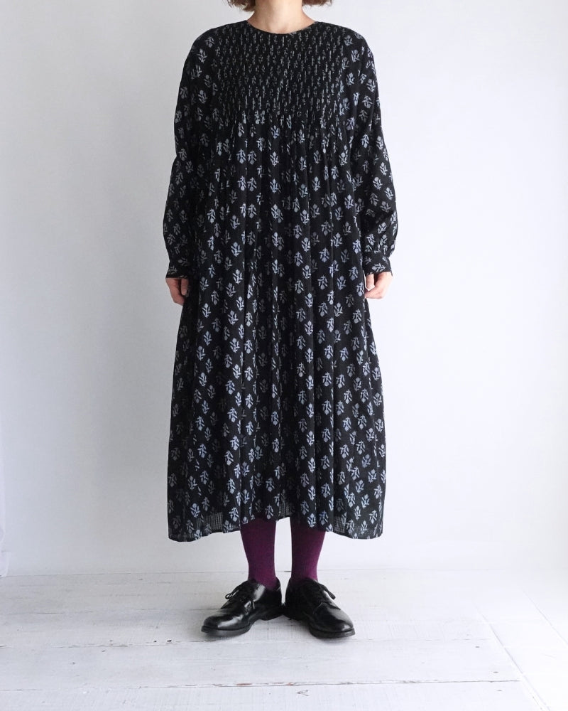 CREW-NECK P/O SHIRT DRESS WITH PINTUCK in Black