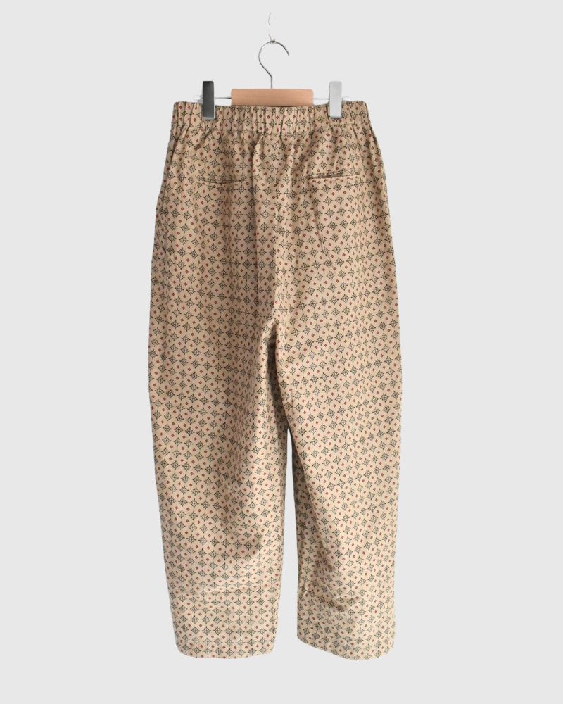 2TUCK TAPERED EASY PANTS in Beige