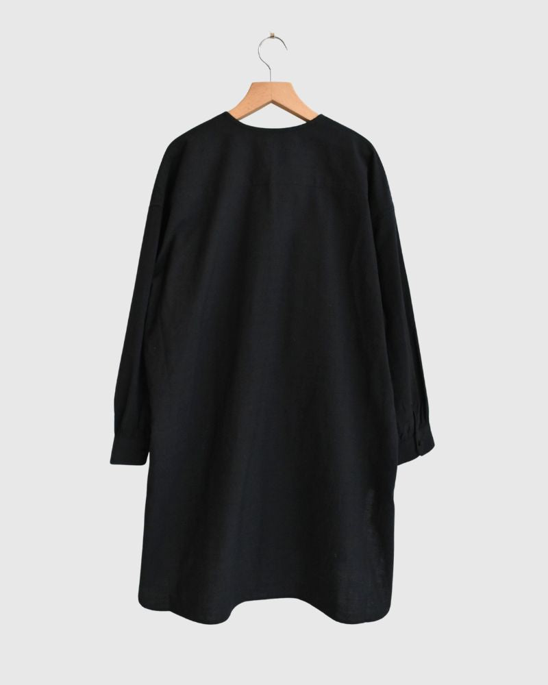 CREW-NECK BOSOM LONG SHIRT WITH MINI PINTUCK in Black