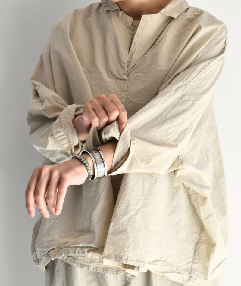 Shrink Open Collar Pullover Shirt in Beige