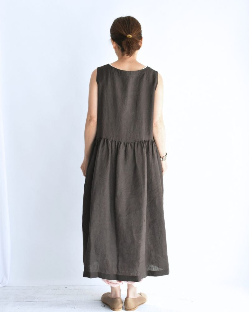 Sleeveless Gathered Dress (LINEN) in Brown
