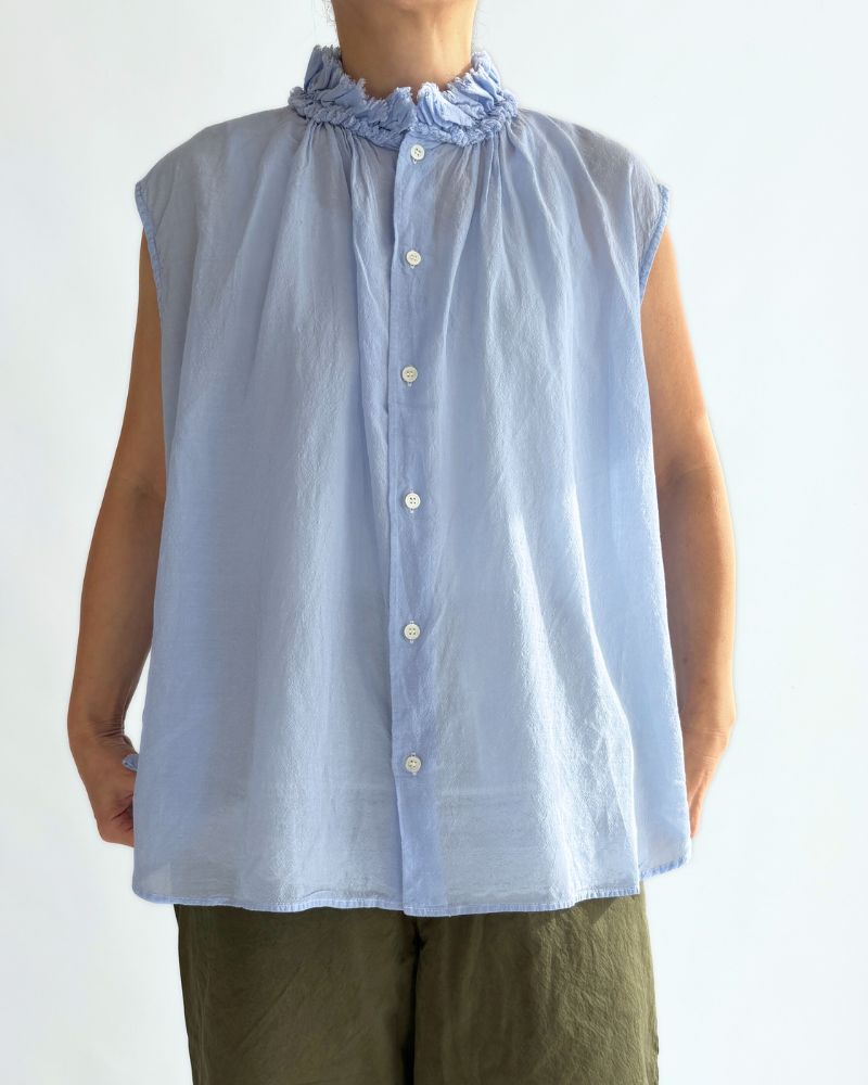 Sleeveless Frill blouse in Blue
