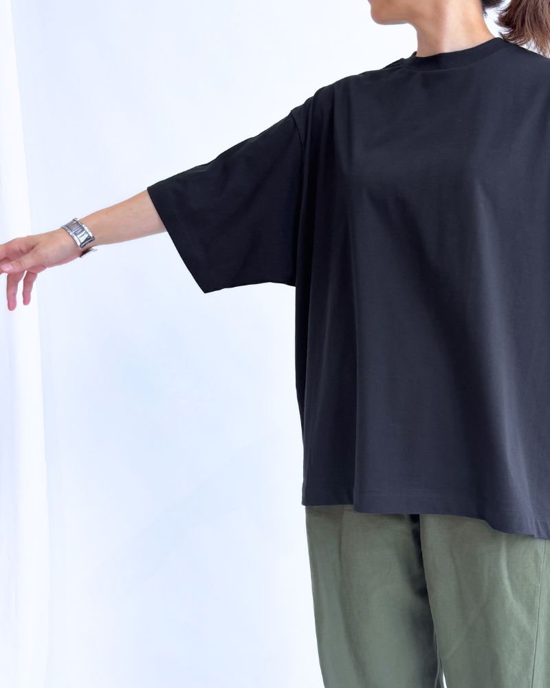 Unisex Oversized TEE in Black