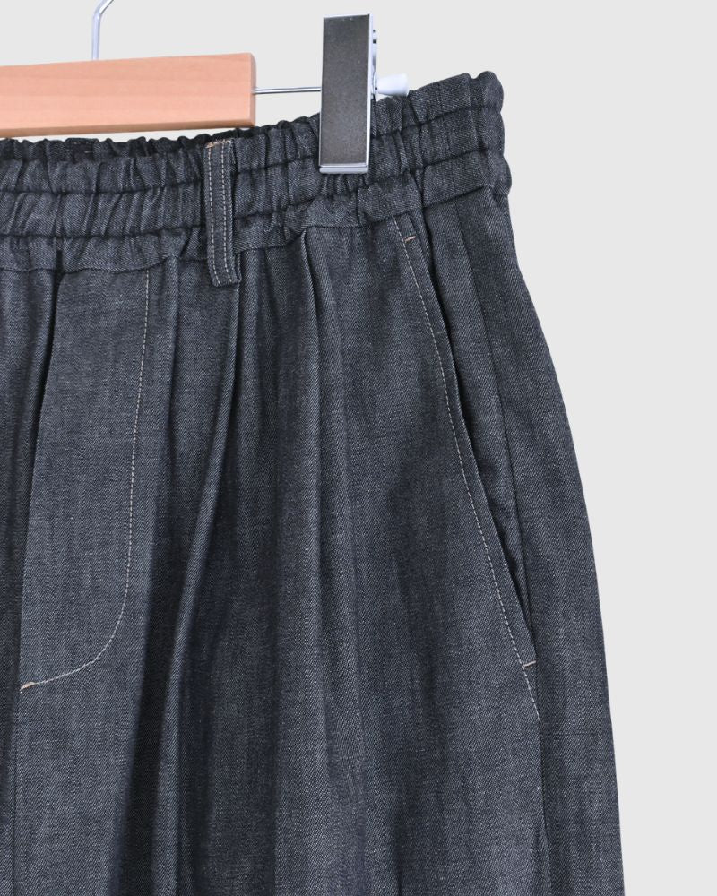 HAKU-DENIM Tuck Pants in Indigo