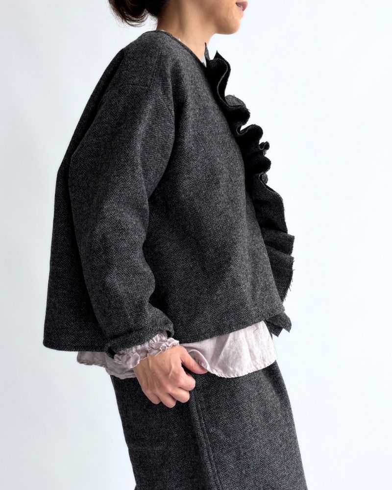 TWEED QUIET FRILL BLOUSE in Black