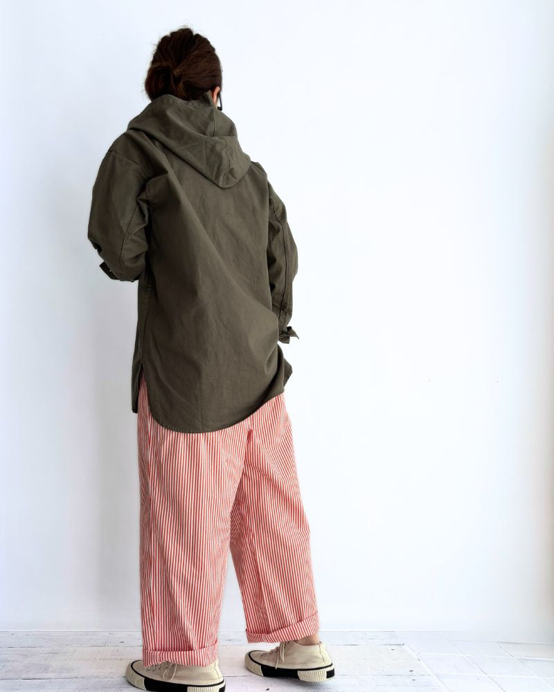 COTTON HERRINGBONE WASH HOODED PULLOVER SHIRT in KhakiHerringbone