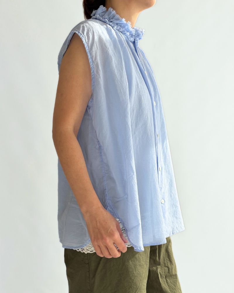 Sleeveless Frill blouse in Blue