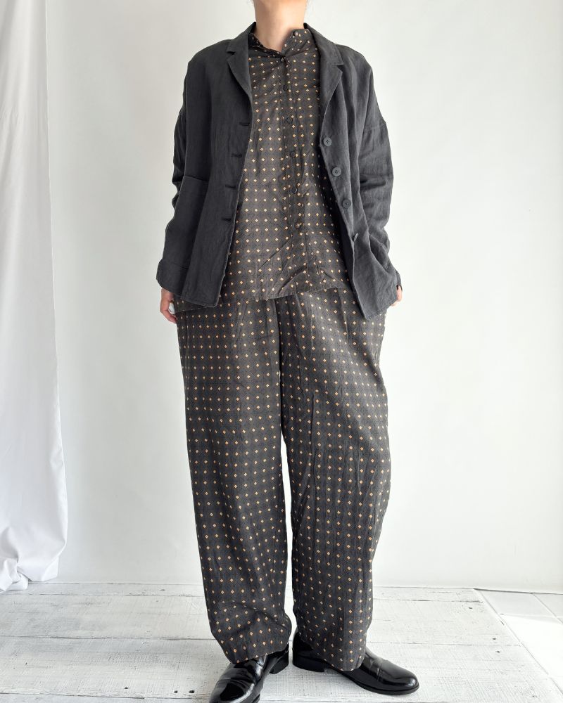 BANDED COLLAR SHIRT WITH MINI PINTUCK in Charcoal