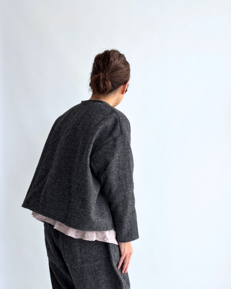 TWEED QUIET FRILL BLOUSE in Black