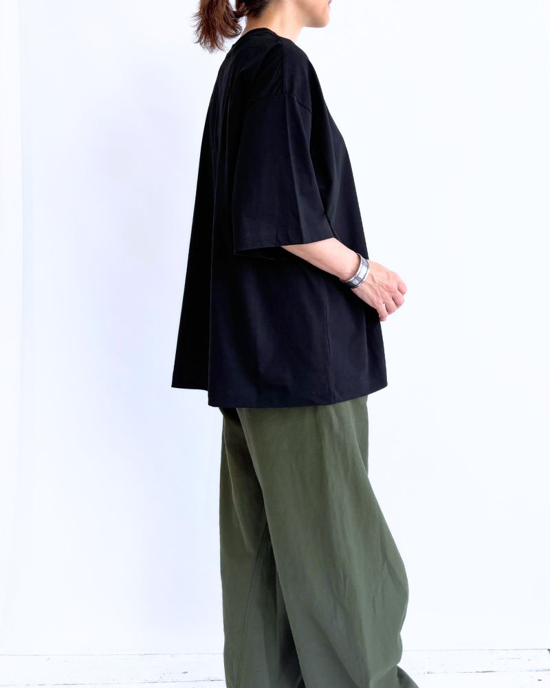 Unisex Oversized TEE in Black