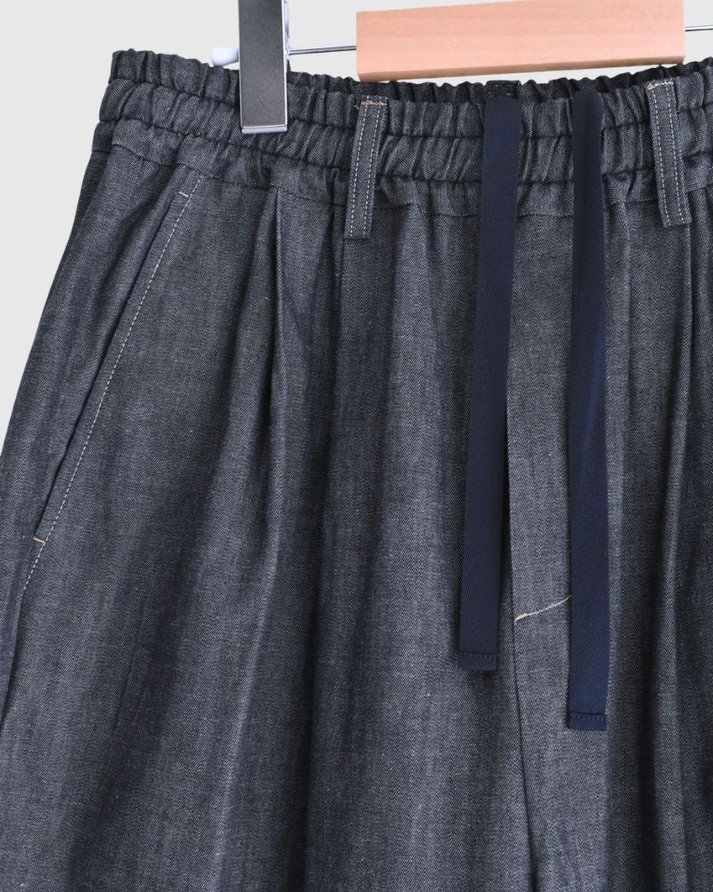 HAKU-DENIM Tuck Pants in Indigo