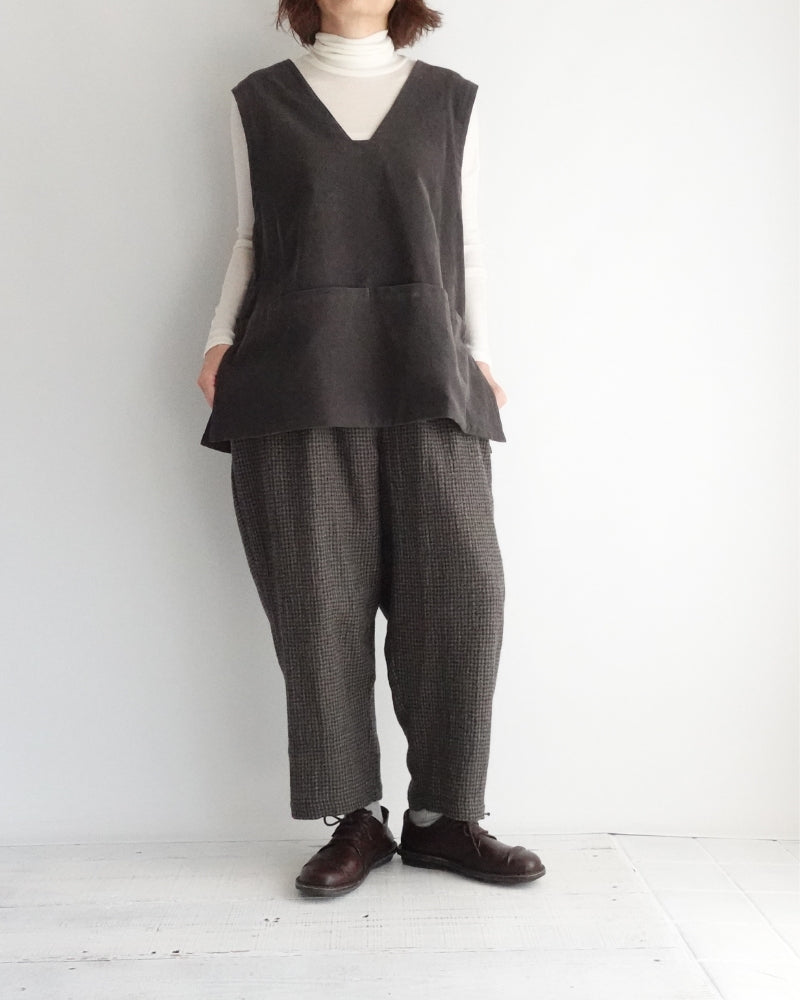 Work Pullover Vest (Corduroy) in Brown