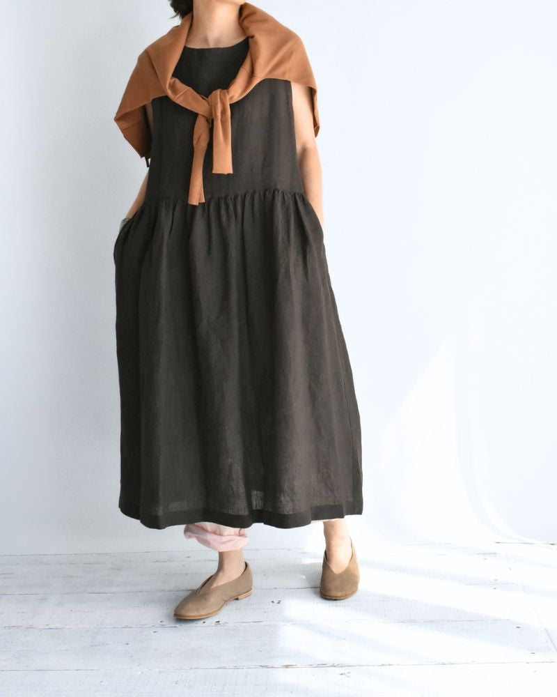Sleeveless Gathered Dress (LINEN) in Brown