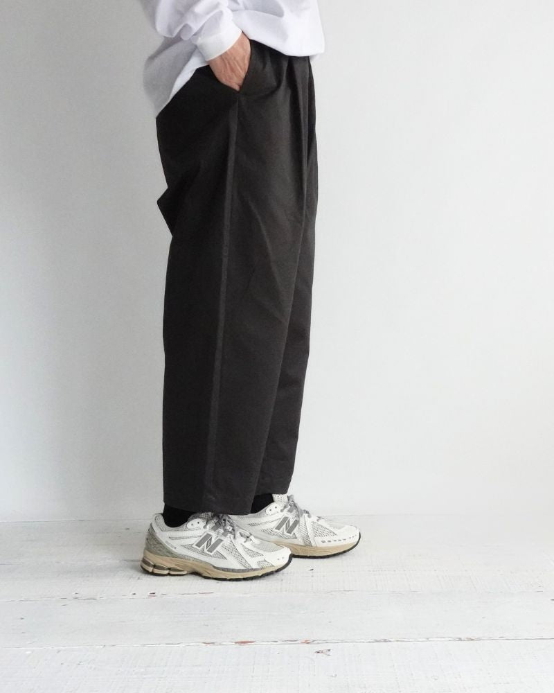 West Point 2-Tuck Tapered Easy Pants in CharcoalGray