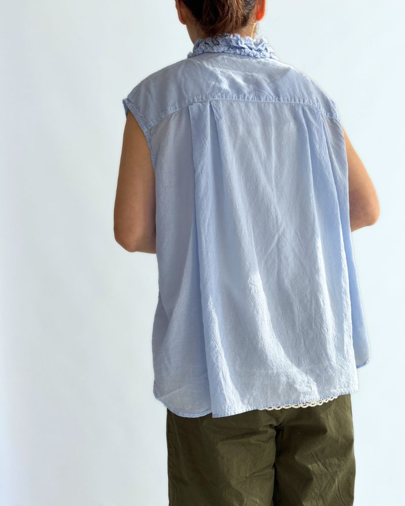 Sleeveless Frill blouse in Blue