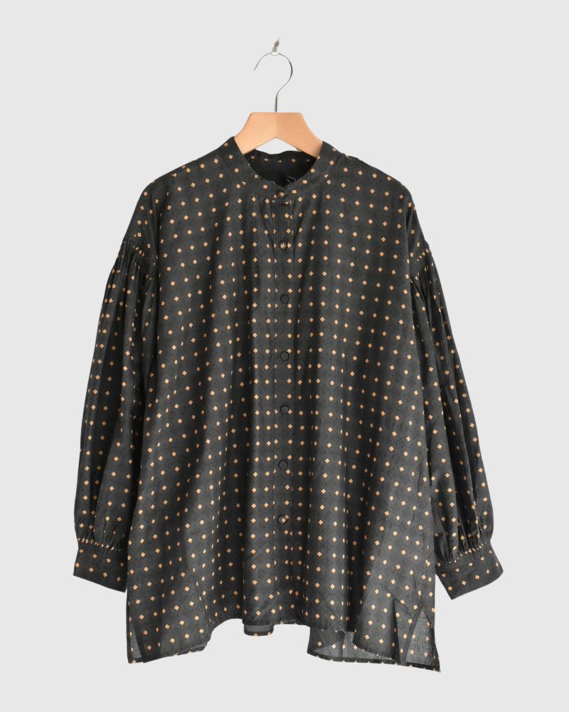 BANDED COLLAR SHIRT WITH MINI PINTUCK in Charcoal