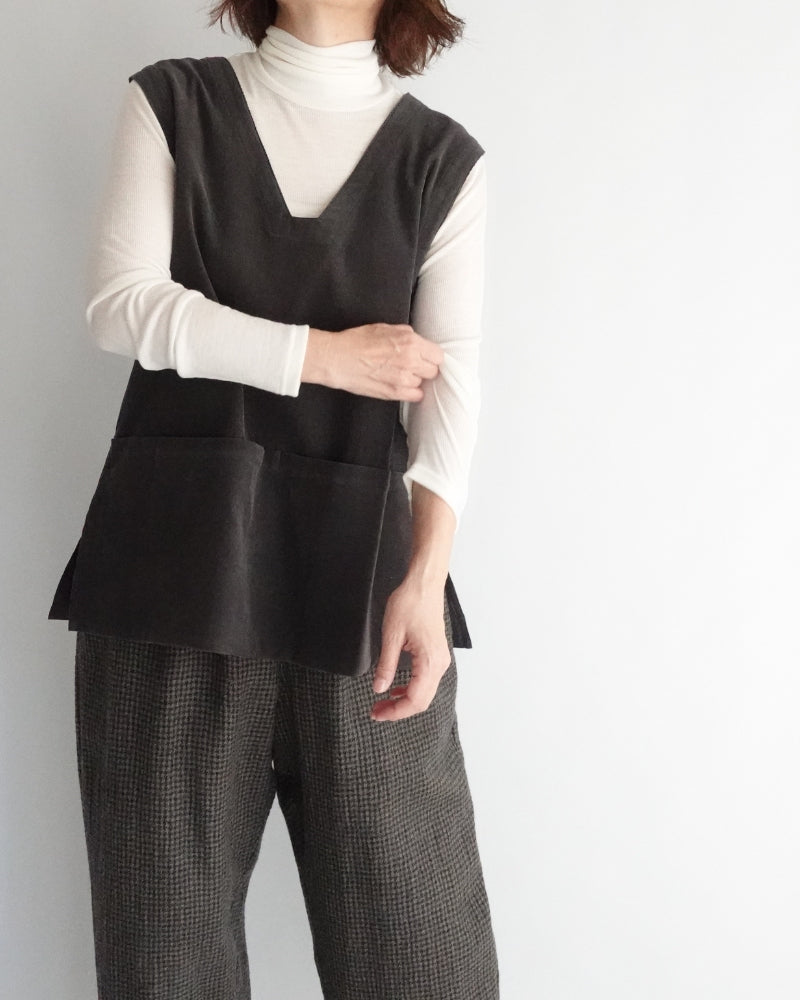 Work Pullover Vest (Corduroy) in Brown