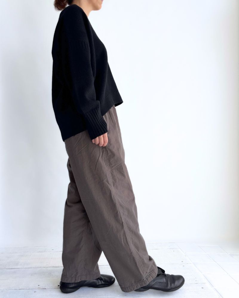 AURA V-neck knit pullover in Black